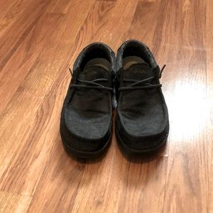 Boys size 5 Hey Dude shoes